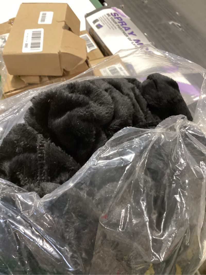 Condition photo showing Good Condition for BEDELITE Big Fleece Blanket 120" x 120" (10' x 10'), Super Soft Fluffy Fuzzy Oversized King Blanket for Bed, Couch, Sofa, Camping, Extra Large Fits Whole Family, Black Black Oversized King(120"x120")