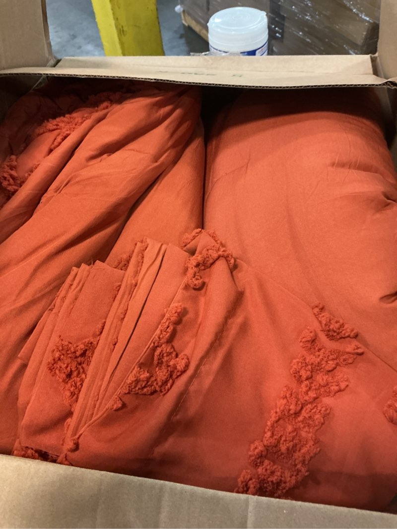 Condition photo showing Good Condition for Bedsure Tufted Boho Comforter Set California King - Terracotta Boho Bed Set, GentleSoft™ 3 Pieces Farmhouse Shabby Chic Embroidery Bedding, Gifts for Woman, Soft Jacquard Comforter for All Seasons California King 27 - Terracotta - Elegant