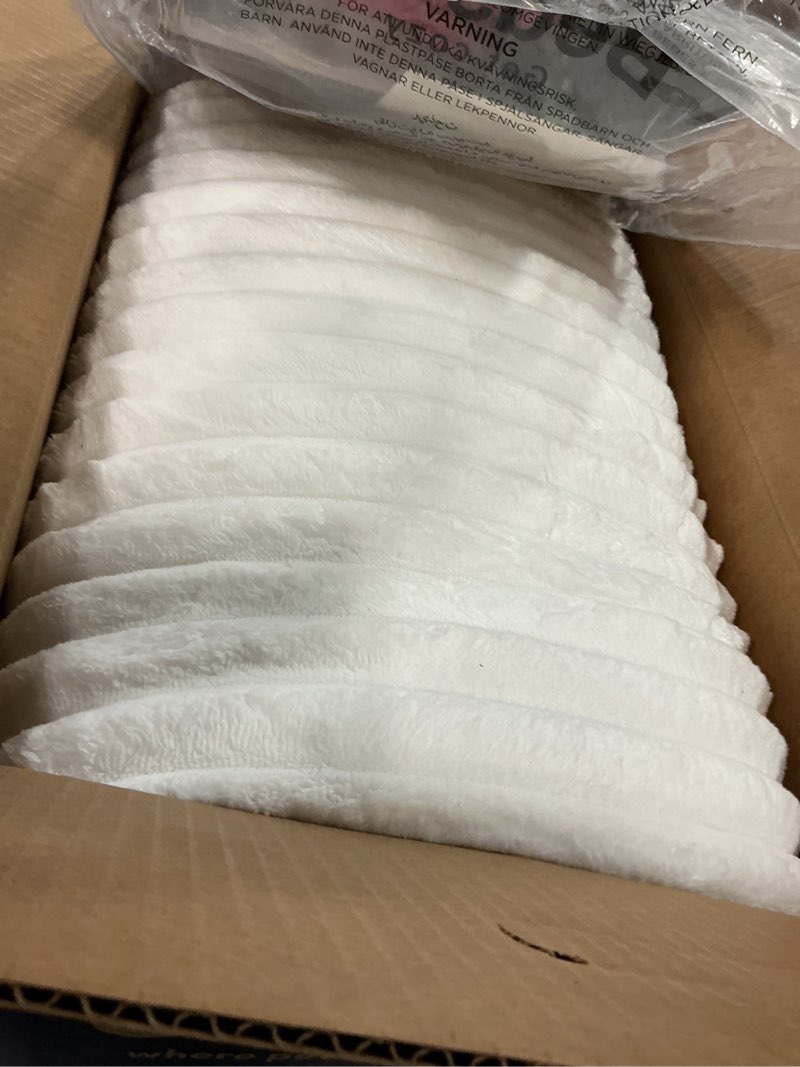 Condition photo showing Good Condition for Bedsure Fluffy Comforter Set King Size - Super Soft Faux Fur Bed Set Bright White, Warm Plush Fleece Winter Bedding, 3 Pieces, 1 Shaggy Fuzzy All Seasons King Comforter with 2 Pillowcases King Bright White