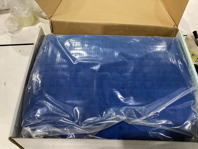 Condition photo showing New/Like New for mr. sandman weighted blanket for adults, queen size 20 lbs, 60 x 80 inches 60 x 80 inches, 20lbs navy blue