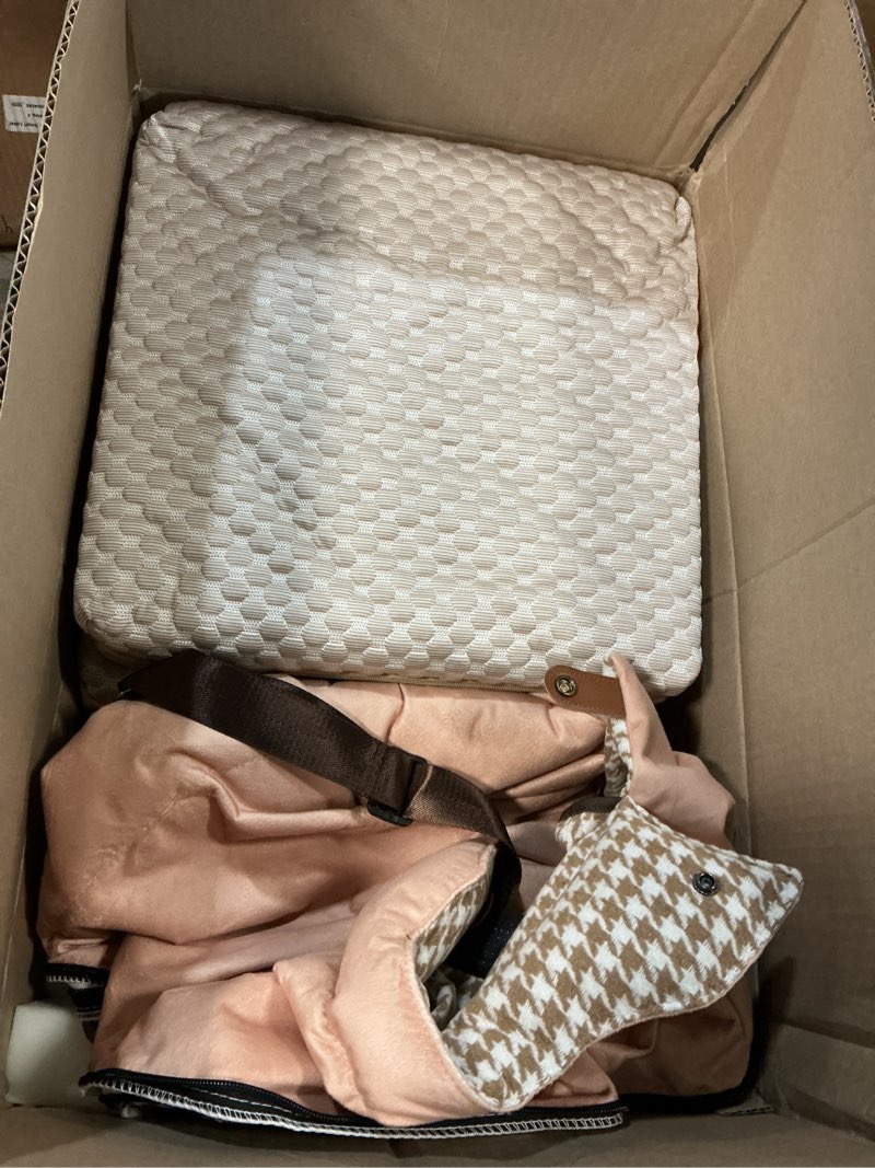 Condition photo showing Good Condition for zomisia elevated dog car seat for medium dogs, 3 adjustable heights with 2 egg crate foam boosters 4