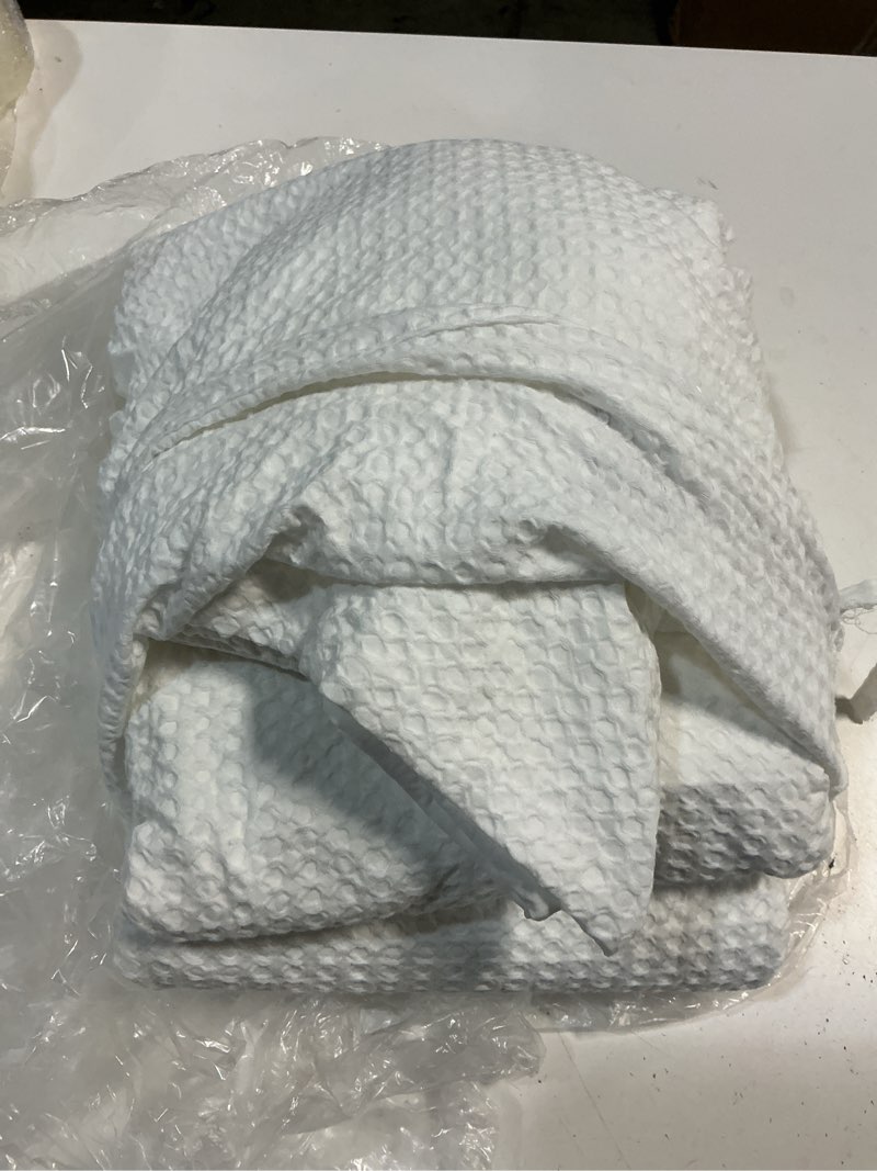 Condition photo showing As Is for quince organic luxe honeycomb duvet cover set, king/cal king, white