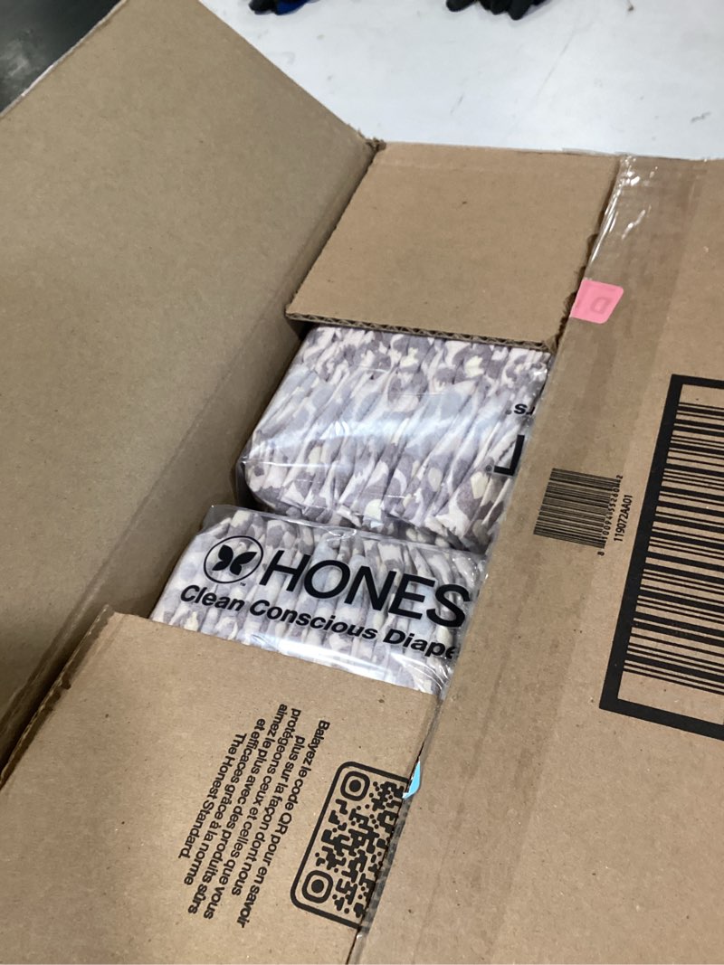 Condition photo showing New/Like New for the honest company comfort dry disposable daytime diapers for sensitive skin, hypoallergenic, wild thang + all the alpacas, super club box size 4 (22–37 lbs) 104 count size 4 (104 count) wild thang + all the alpacas