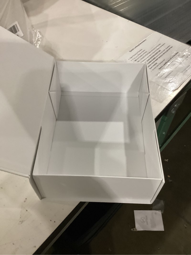 Condition photo showing Good Condition for set of 3 gift box