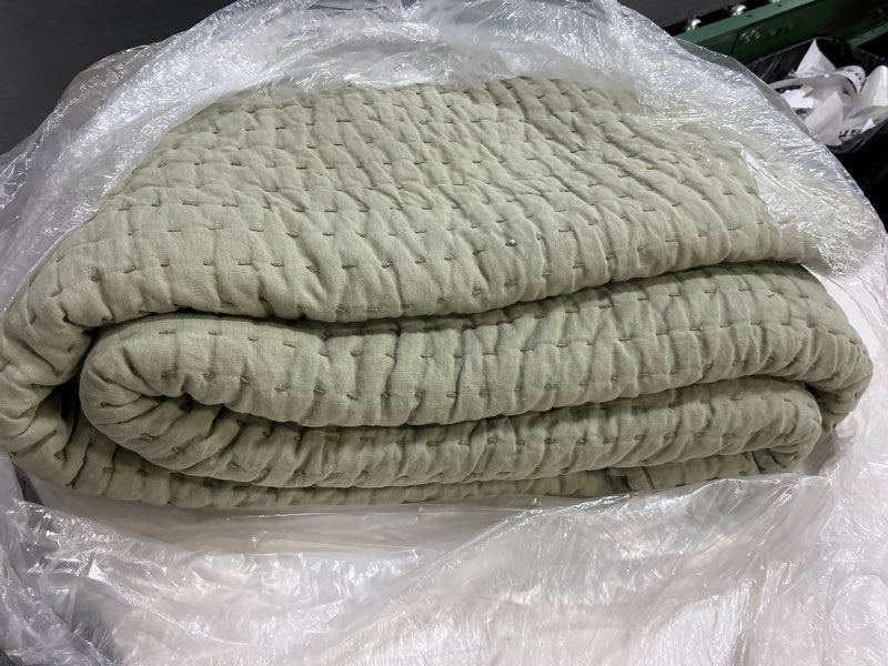 Condition photo showing Good Condition for quince european linen cotton stitch quilt, full/queen, willowleaf