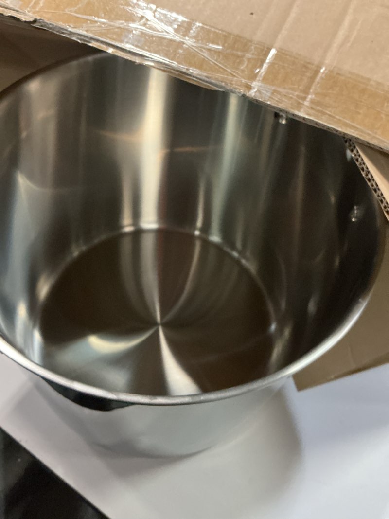Condition photo showing Good Condition for Cooks Standard 18/10 Stainless Steel Stockpot 20-Quart, Classic Deep Cooking Pot Canning Cookware with Stainless Steel Lid, Silver 20 Quarts