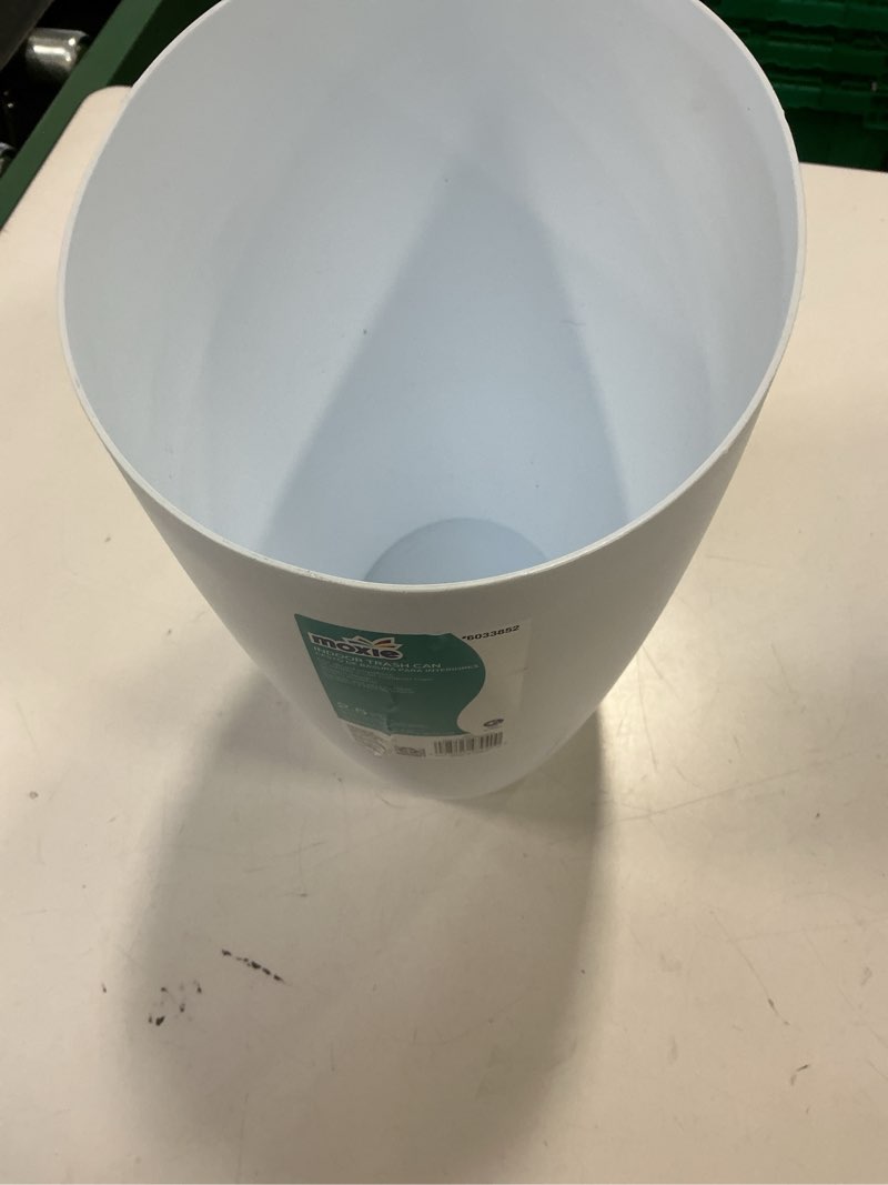 Condition photo showing Good Condition for UUJOLY Plastic Small Trash Can Wastebasket, Garbage Container Basket for Bathrooms, Laundry Room, Kitchens, Offices, Kids Rooms, Dorms, (White, 1.8 Gallon) White 1 Pack