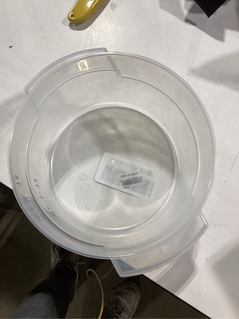 Condition photo showing Good Condition for carlisle foodservice products storplus round food storage container with stackable design for catering, buffets, restaurants, polypropylene (pp), 2 quart, clear 2 quart (pack of 1) 1