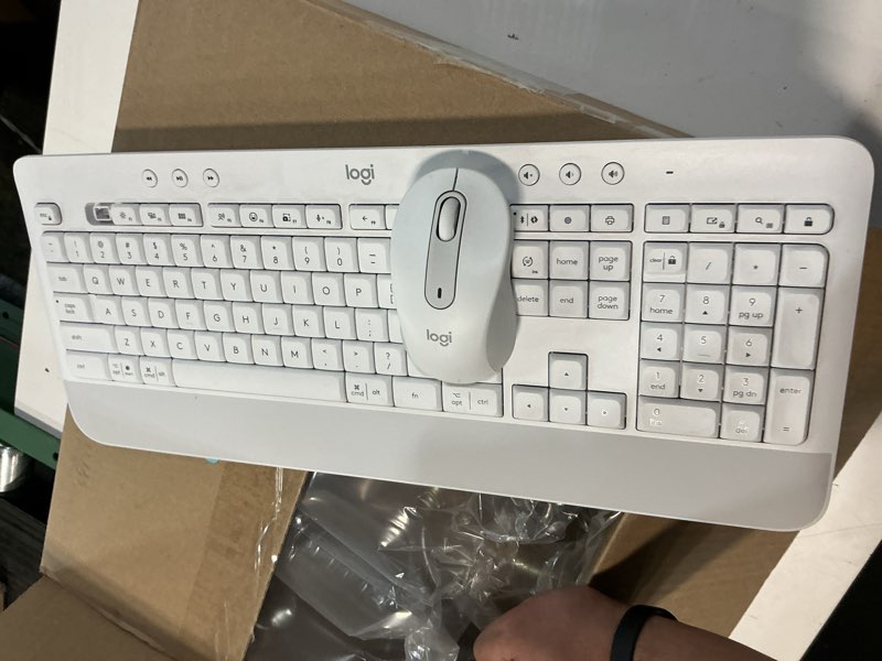 Condition photo showing As Is for logitech k650 signature wireless keyboard - off white
