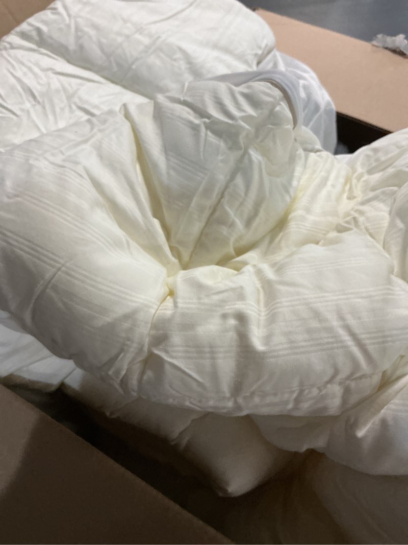Condition photo showing As Is for Bedsure Twin XL Mattress Pad - Soft Breathable Mattress Topper for College Dorm Essentials, Extra Long Twin Quilted Mattress Protector Cover with Deep Pocket Fits 8"-21" Mattress, Beige, 39x80 Inches