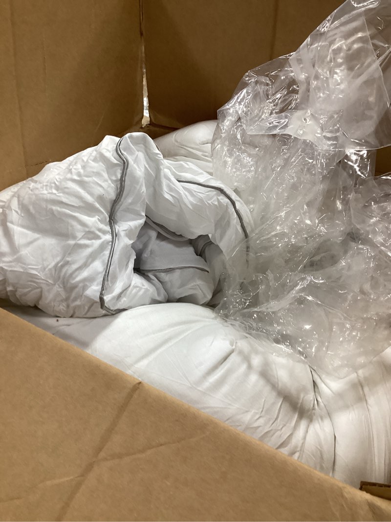 Condition photo showing As Is for EASELAND Queen Size Mattress Pad Pillow Top Mattress Cover Quilted Fitted Mattress Protector Cotton Top Stretches up 8-21" Deep Pocket Cooling Mattress Topper (60x80 inch, White) White Queen