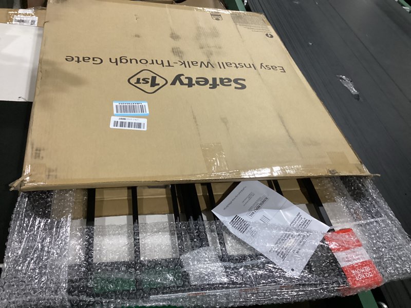 Condition photo showing New/Like New for safety 1st easy install 28'' walk thru gate, fits between 29'' and 38'', black, 1-pack,(ga105cblk) 1-pack 29" to 38" wide x 28" tall black