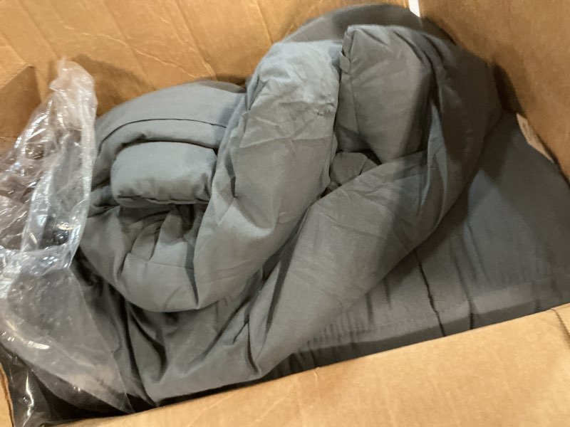 Condition photo showing Good Condition for Bedsure Comforter Duvet Insert - Quilted Comforters Oversized King, All Season Duvet, GentleSoft Down Alternative Bedding, with 8 Tabs, Gifts for Women/Men, Light Grey, Oversized King 116 x 98 Inches Light Grey Oversized King