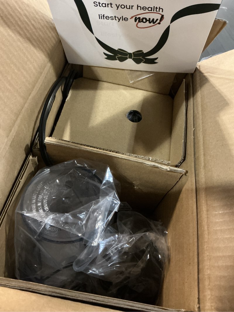 Condition photo showing New/Like New for TOPZEE Personal Smoothie Blender, 1000W Single-Serve Blender with 24oz To-Go Cup, Twist-On Start/Stop, for Protein Shakes & Smoothies, Compact Countertop Blender, Black