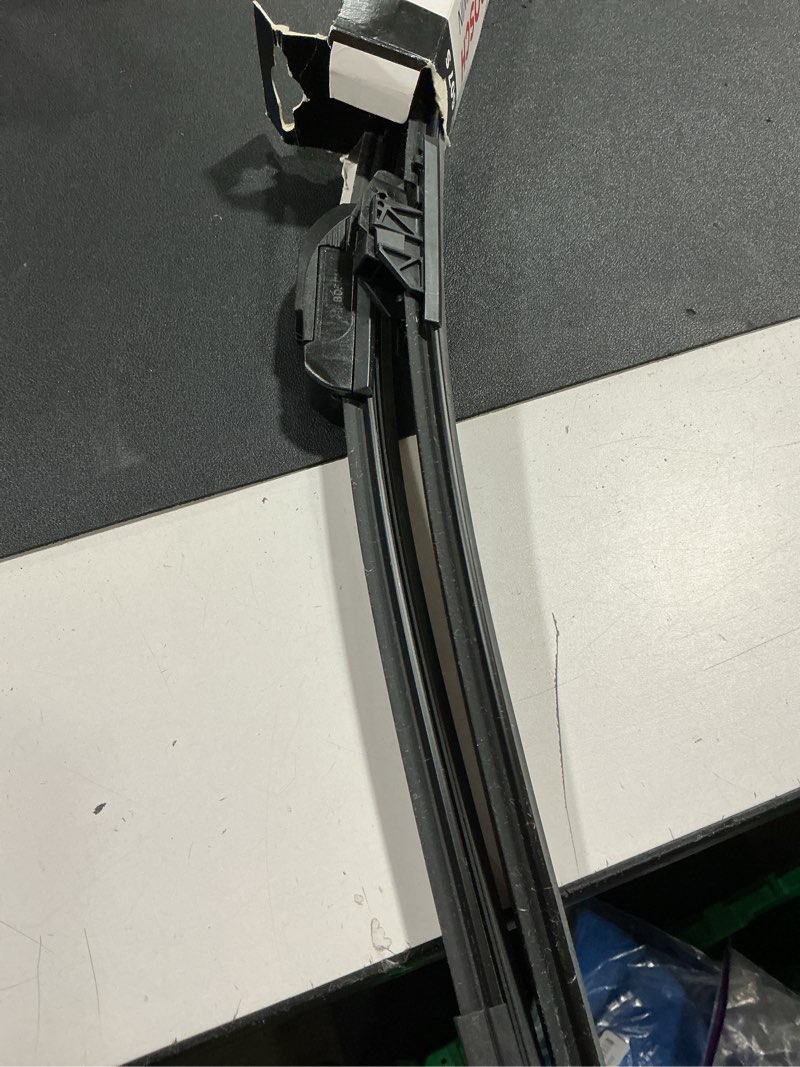 Condition photo showing Good Condition for bosch 3397118909 aerotwin oe replacement wiper blade set of 2 combo pack - (24" & 19") combo pack (24" & 19") hook (9x4, 9x3)