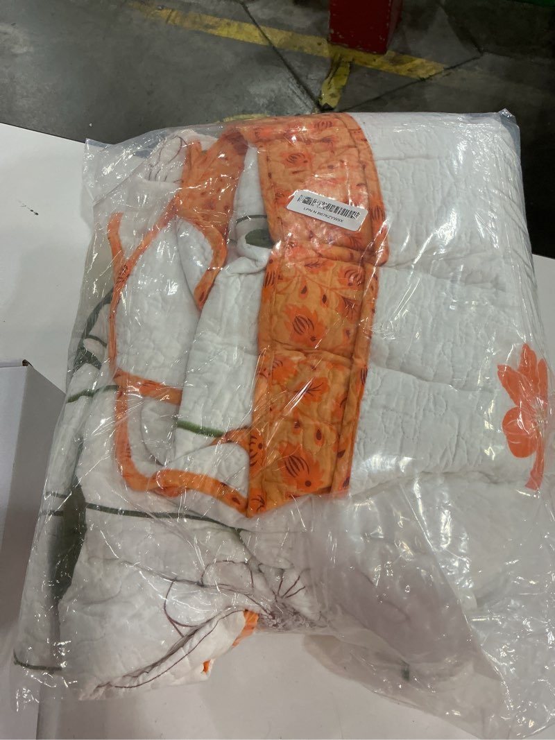 Condition photo showing New/Like New for evenhug 100% cotton quilt king size orange sunflower bedding set floral lightweight quilt reversible coverlet bedspread with 2 pillow shams all seasons 3 pieces (106”x96”) orange king (106"x96")