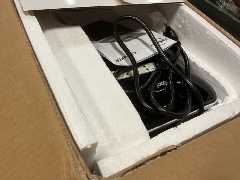 Condition photo showing Good Condition for COSTWAY Countertop Ice Maker with Self-Cleaning, 9 Ice Cubes Ready in 6-13 Mins, 26.5Lbs/24H, 2 Sizes of Bullet Ice, Portable Ice Machine with Handle, Ice Scoop and Basket for Home Office (Black)