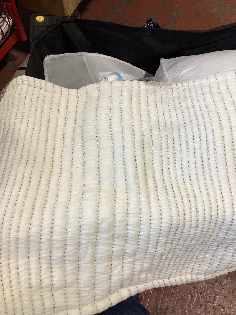 Pillow case (((SIZE & BRAND UNKNOWN)))