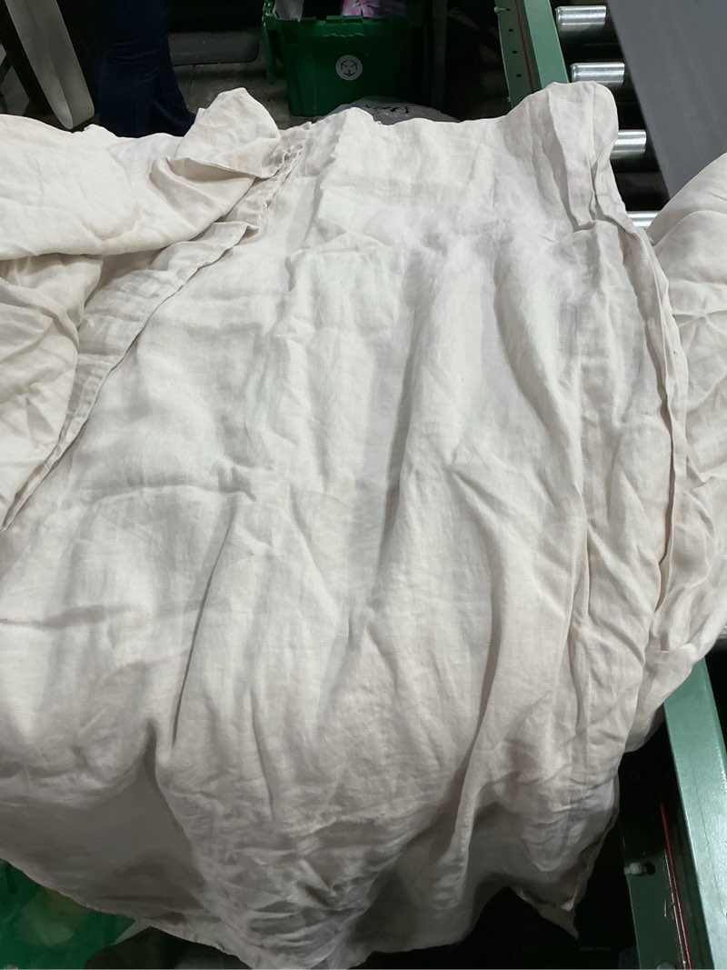 Condition photo showing As Is for bamboo sheet set color is sand size king