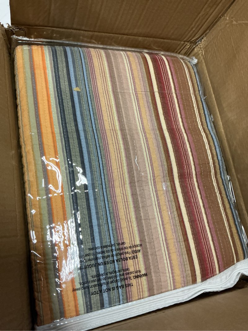 Condition photo showing New/Like New for greenland home 100% cotton fashion quilt collection, prewashed, reversible quilt set, 3-piece full/queen, katy katy 3-piece full/queen