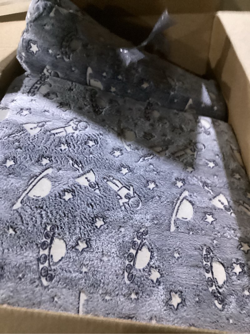Condition photo showing New/Like New for bedtreat down alternative comforter twin duvet insert with corner tabs, all season quilted bed comforter box-stitched lightweight quilt twin comforter white?machine washable microfiber bedding white lightweight twin
