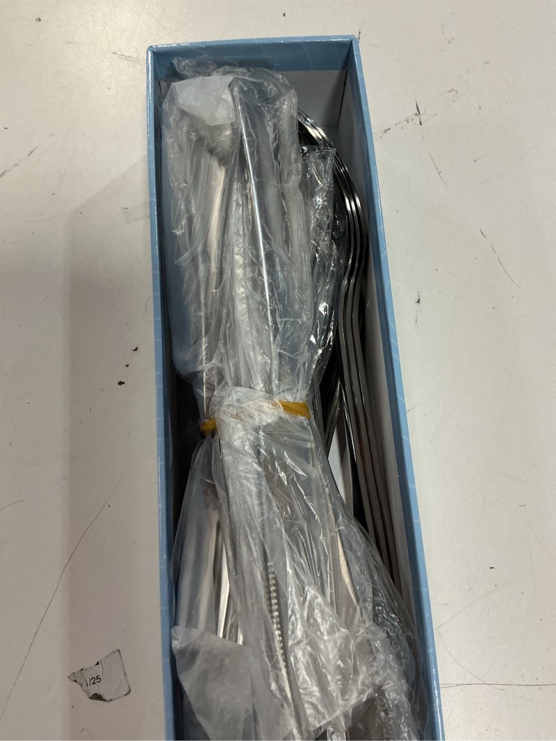 Condition photo showing Good Condition for 30 pieces silverware set with serving set, stainless steel modern flatware eating utensils set, includes forks/spoons/dinner knives, service for 6, mirror polished, dishwasher safe