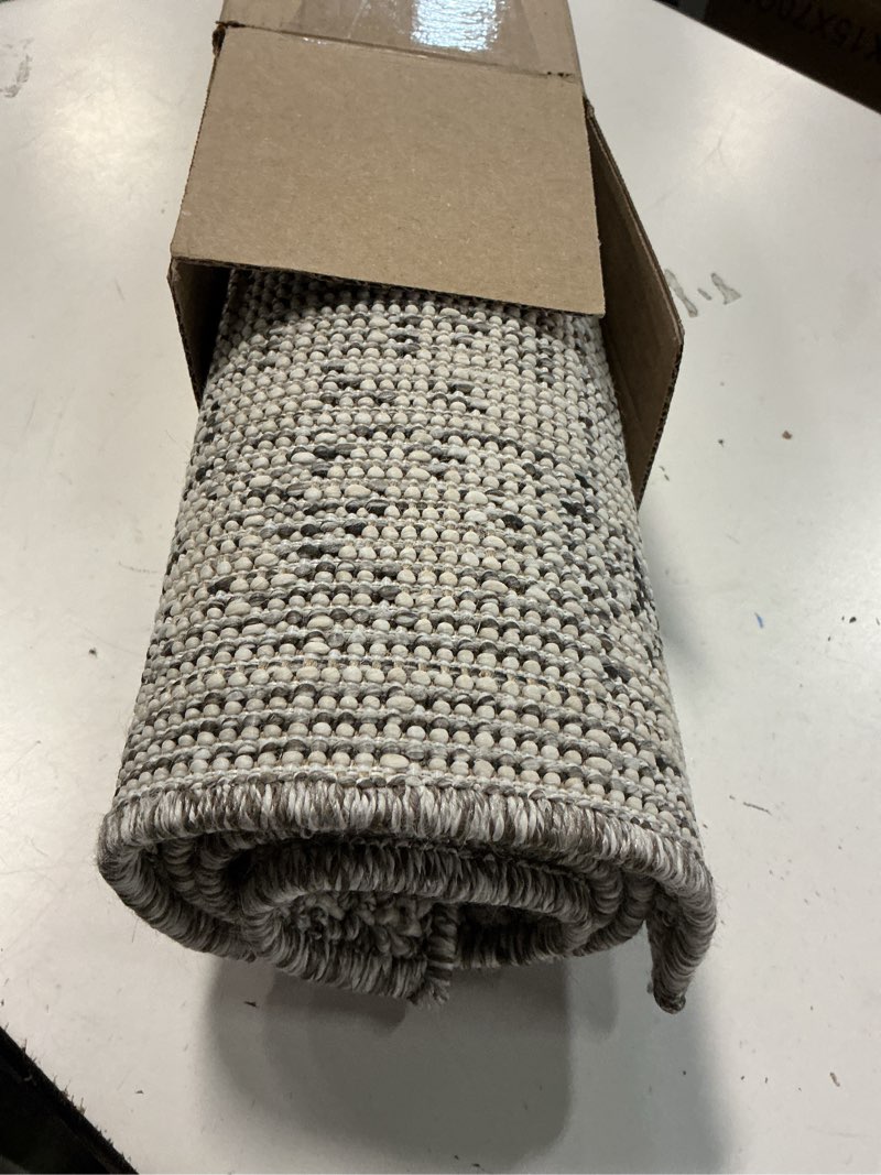 Condition photo showing Good Condition for loloi magnolia home by joanna gaines gigi collection gig-01 grey/ivory 2'-7" x 4' accent rug rectangular grey / ivory 2'7" x 4' (rectangular)