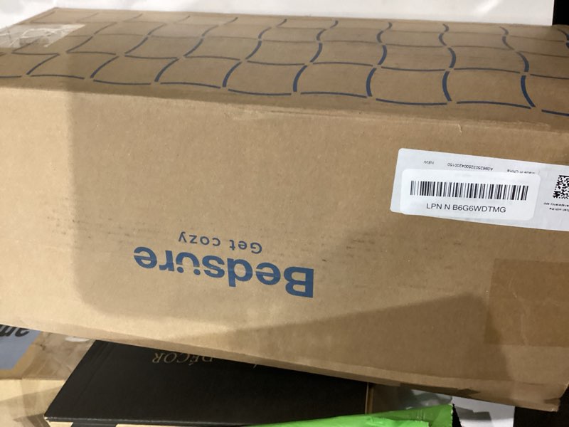 Condition photo showing New/Like New for Bedsure Tufted Boho Comforter Set Twin Size - Olive Green Boho Bed Set, GentleSoft™ 2 Pieces Farmhouse Shabby Chic Embroidery Bedding, Gifts for Woman, Soft Jacquard Twin Comforter for All Seasons Twin/Twin XL 14 - Olive Green - Elegant