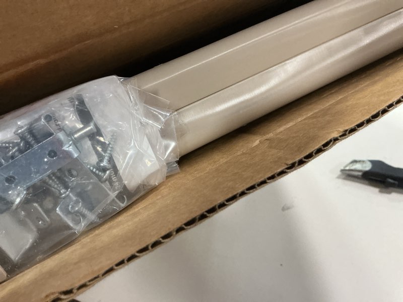 Condition photo showing Good Condition for Toddleroo by North States 42” Wide Supergate Ergo Baby Gate, Made in USA: For Doorways or stairways. Includes Wall Cups. Pressure or Hardware Mount. 26” - 42” Wide (26" Tall, Sand) (B01HG7E5R8)