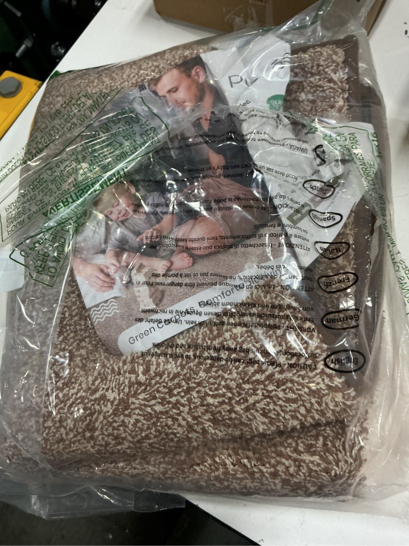 Condition photo showing Good Condition for purrugs dirt trapping door mat 24" x 35.5", non-slip machine washable entryway rug, dog doormat, indoor front door mat, super absorbent entry rug for muddy shoes & paws, brown-light cream brown-light cream 24" x 35.5"
