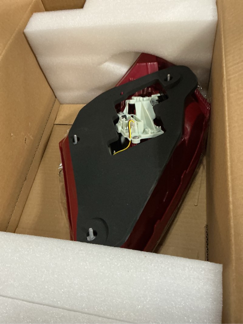 Condition photo showing Good Condition for pair tail light assembly compatible with 2007 2008 2009 w221 s-class s500 s550 s600 taillights rear brake light mb2800121 mb2801121 2218200366 2218200466