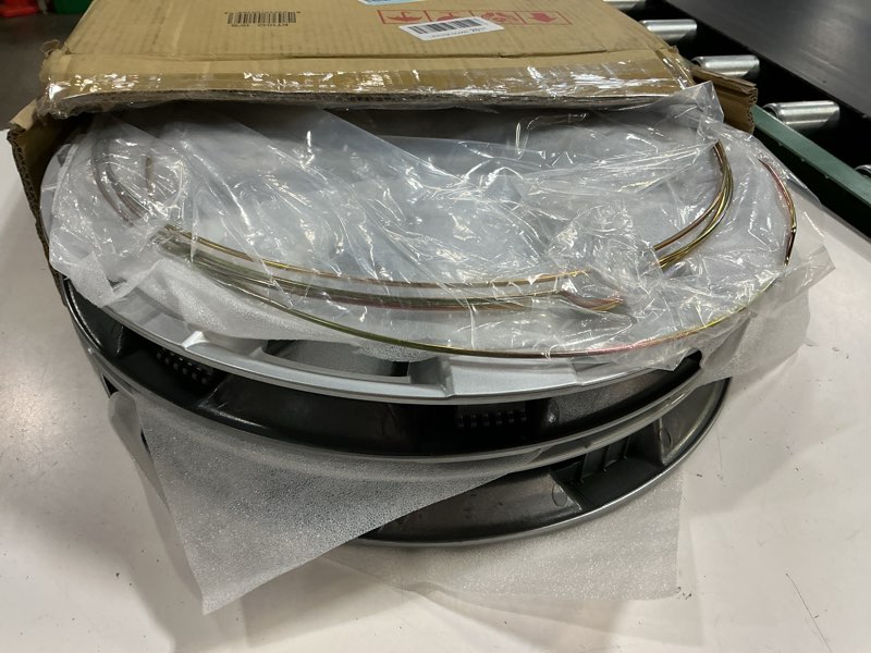 Condition photo showing Good Condition for kt-1042-16: hub cap/silver 16"