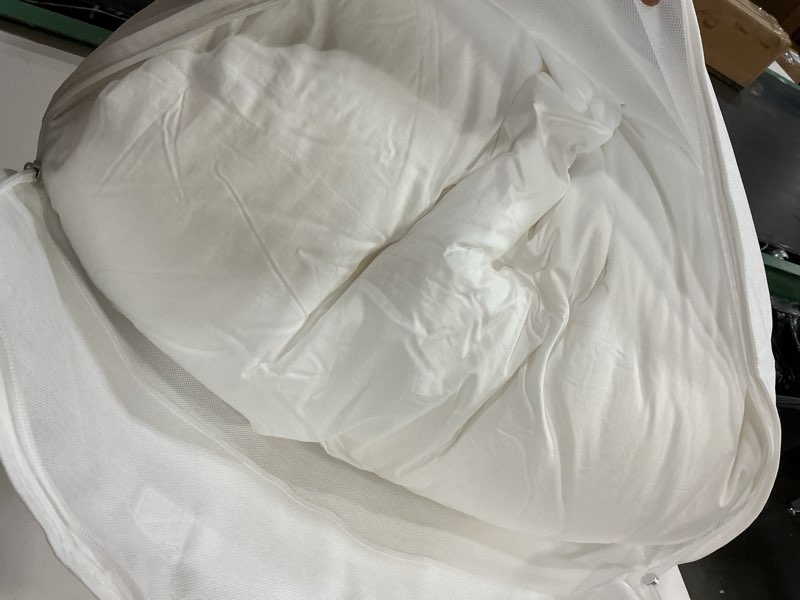 Condition photo showing Good Condition for quince lightweight premium down alternative comforter, king/cal king, white