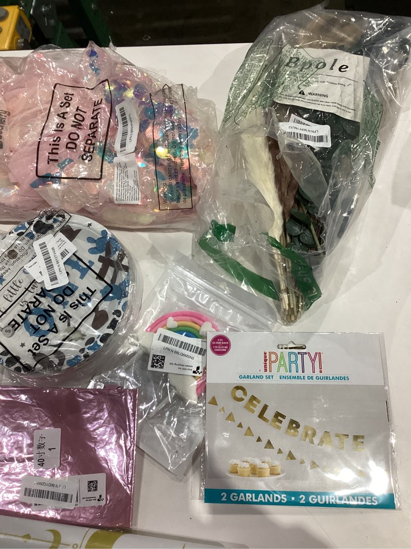 Condition photo showing Good Condition for assortment of party decor items 