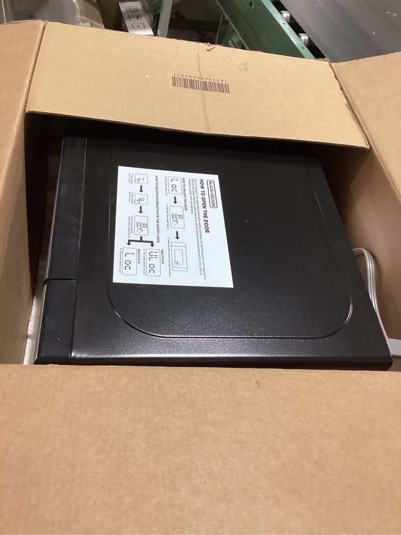 Condition photo showing Good Condition for black+decker em720cb7 digital microwave oven with turntable push-button door, child safety lock, 700w, stainless steel, 0.7 cu.ft 0.7 cu. ft.