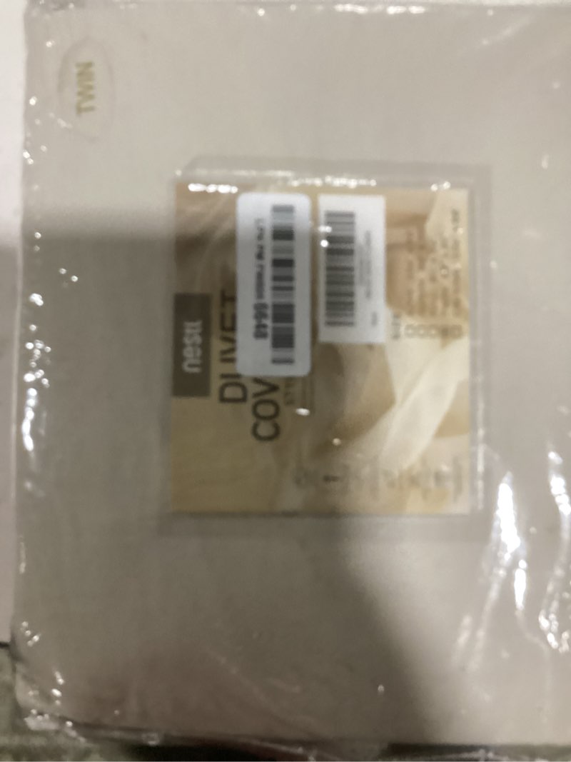 Condition photo showing Good Condition for nestl twin duvet cover set - soft double brushed linen duvet cover twin/twin xl, 2 piece, with zipper closure, 1 duvet cover 68x90 inches and 1 pillow sham 04 - linen twin/twin xl (68" x 90") - zipper closure