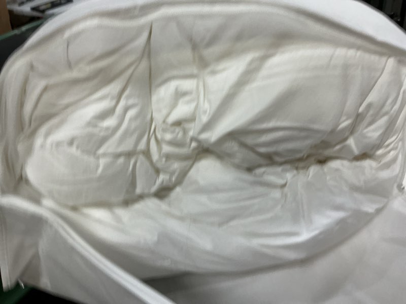 Condition photo showing Good Condition for premium down alternative comforter, king/cal king, white