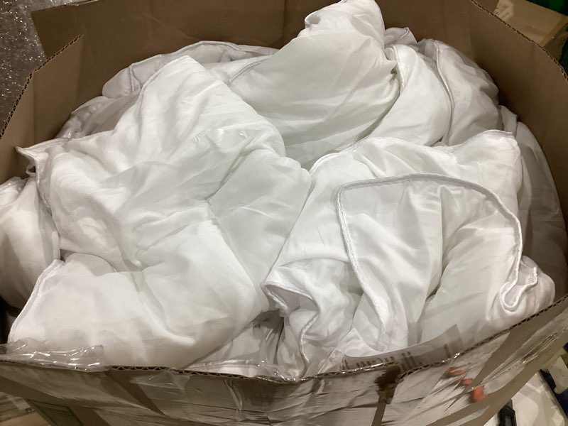Condition photo showing Good Condition for amazon basics white down alternative comforter and duvet insert with corner tabs (king, all-season) king all-season