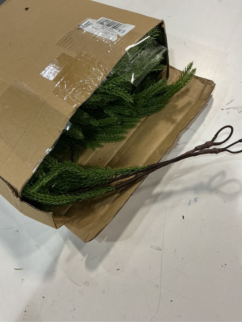 Condition photo showing Good Condition for 2 pcs, 24\" Real Touch Christmas Cedar Wreath with 9FT Artificial Christmas Norfolk Pine Garlands for Front Door, Wall, Windows, Home,Outdoor,Xmas Decor