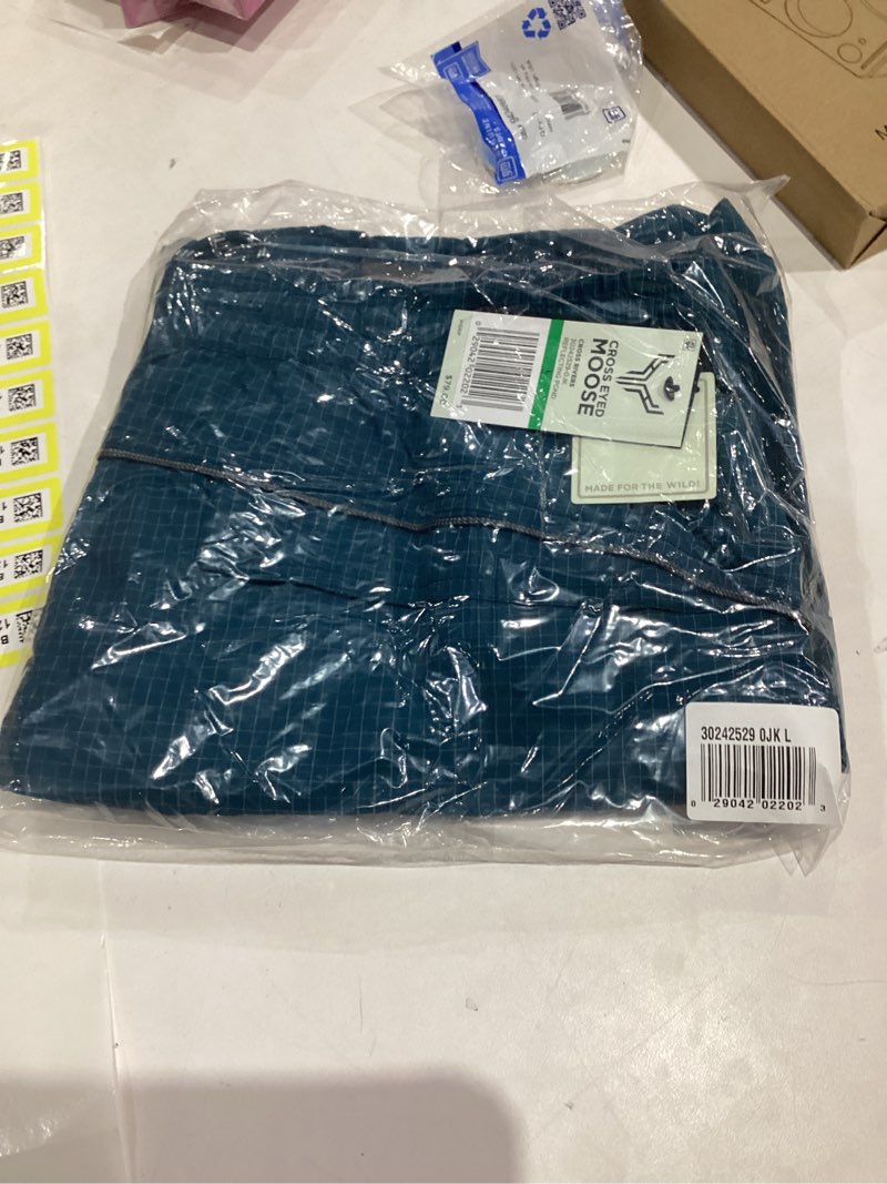 Condition photo showing New/Like New for Men's Cross Rivers Pull on Water Repellent Hybrid Cargo Short Standard Large Reflecting Pond