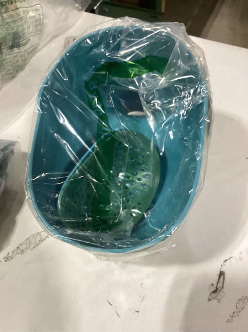 Condition photo showing New/Like New for 2pcs vegetable washing basket - elephant drainage basket for fruits, pasta, noodles - green & blue