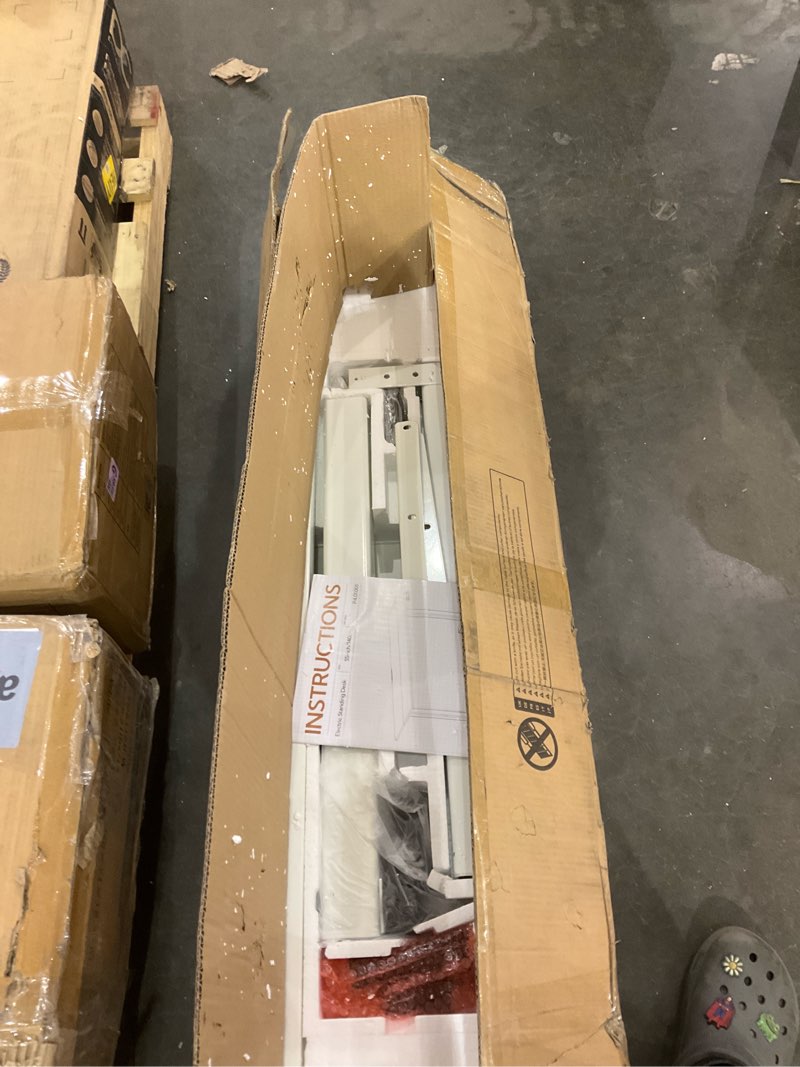 Electric standing desk