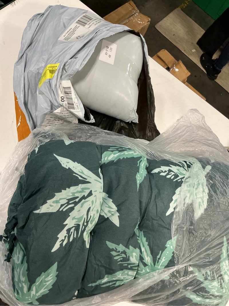 Condition photo showing New/Like New for outdoor chaise lounge cushion with ties, set of 2 (similar)