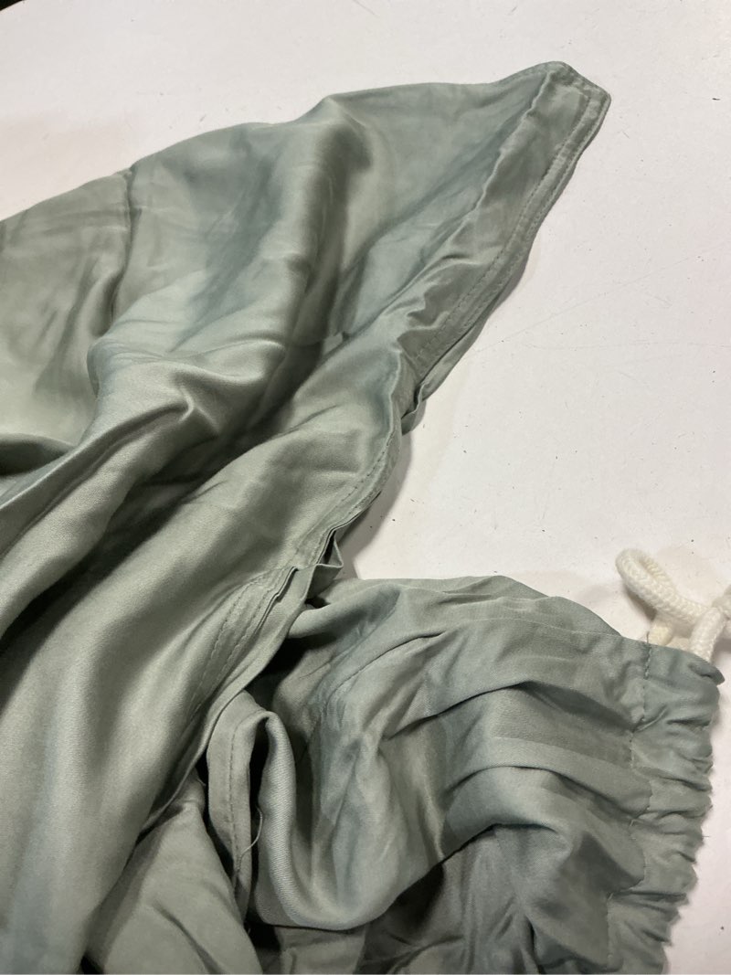 Condition photo showing As Is for quince full/queenduvet king /cal king olive set