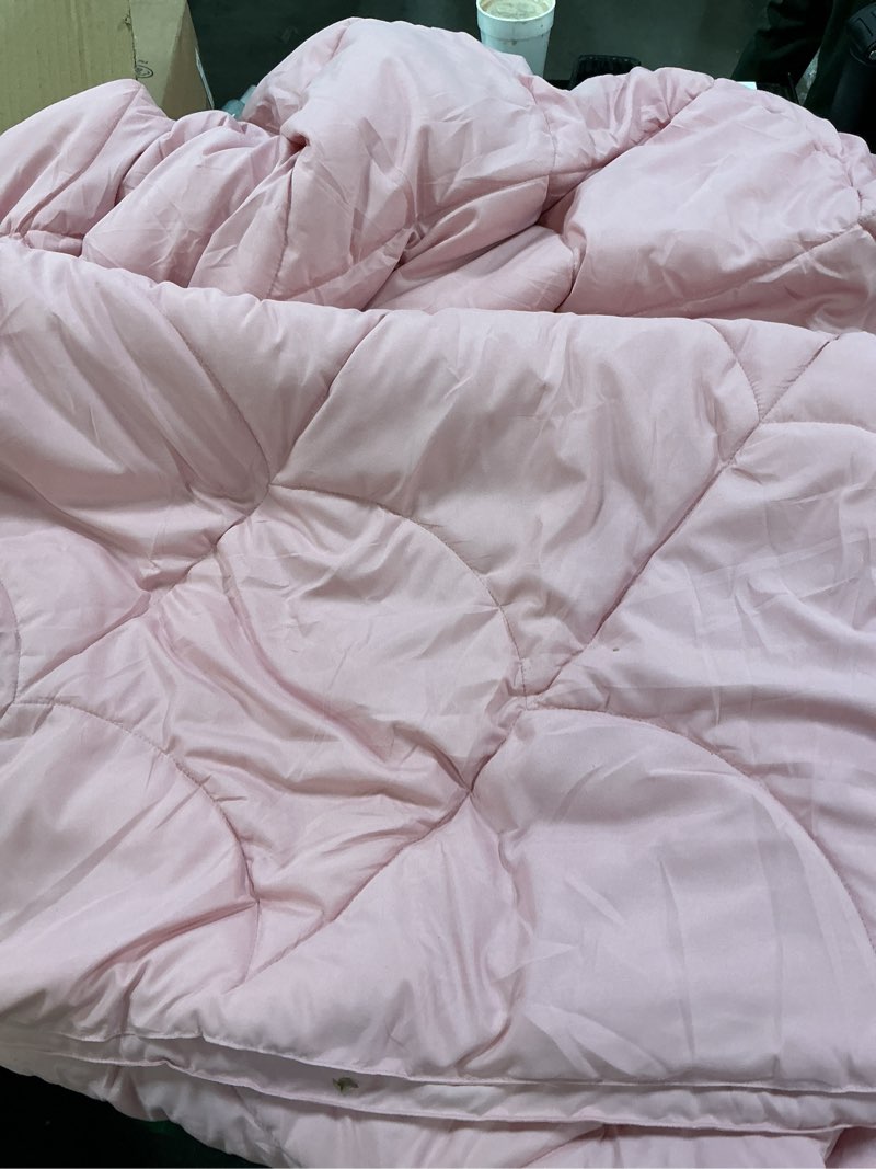 Condition photo showing Good Condition for muxhomo pink full comforter , all season ultra soft down alternative bedding - 1 piece  includes  - pink full(82\"x86\")