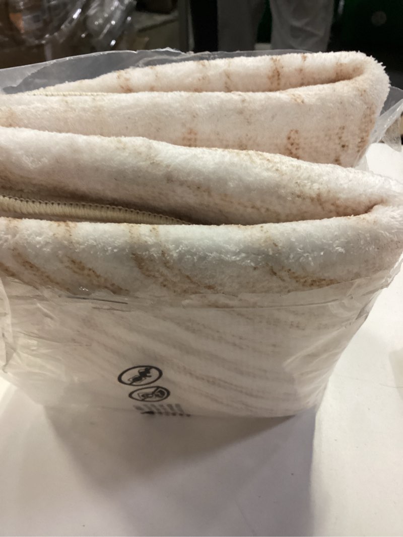 Condition photo showing Good Condition for Carvapet 3 ft Round Faux Jute Rug - Soft Low Pile Small 36 inch/91 cm Beige Machine Washable Circle Carpet with Non Slip Rubber Backing, Foldable Area Rug for Living Room Bedroom Nursery Bathroom