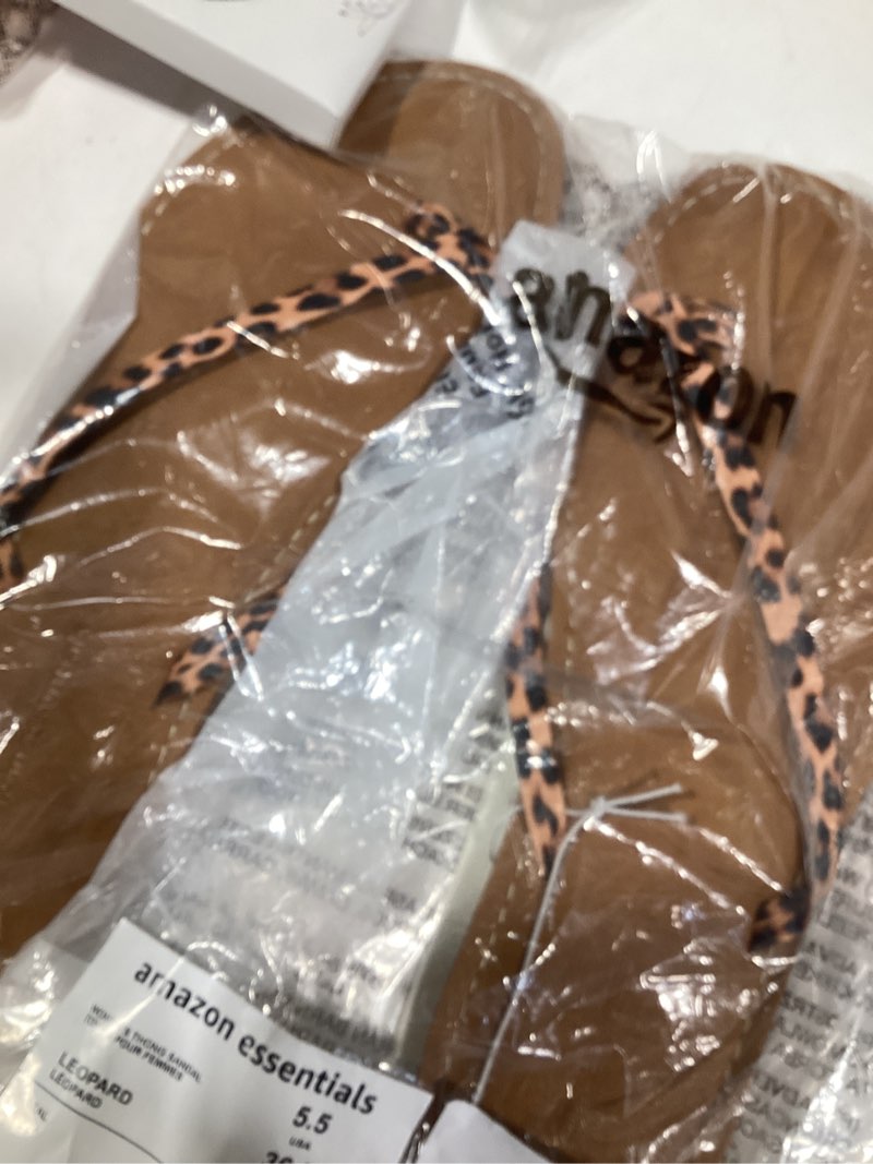 Amazon Essentials Women's Thong Sandal, Light Brown Leopard, 5.5