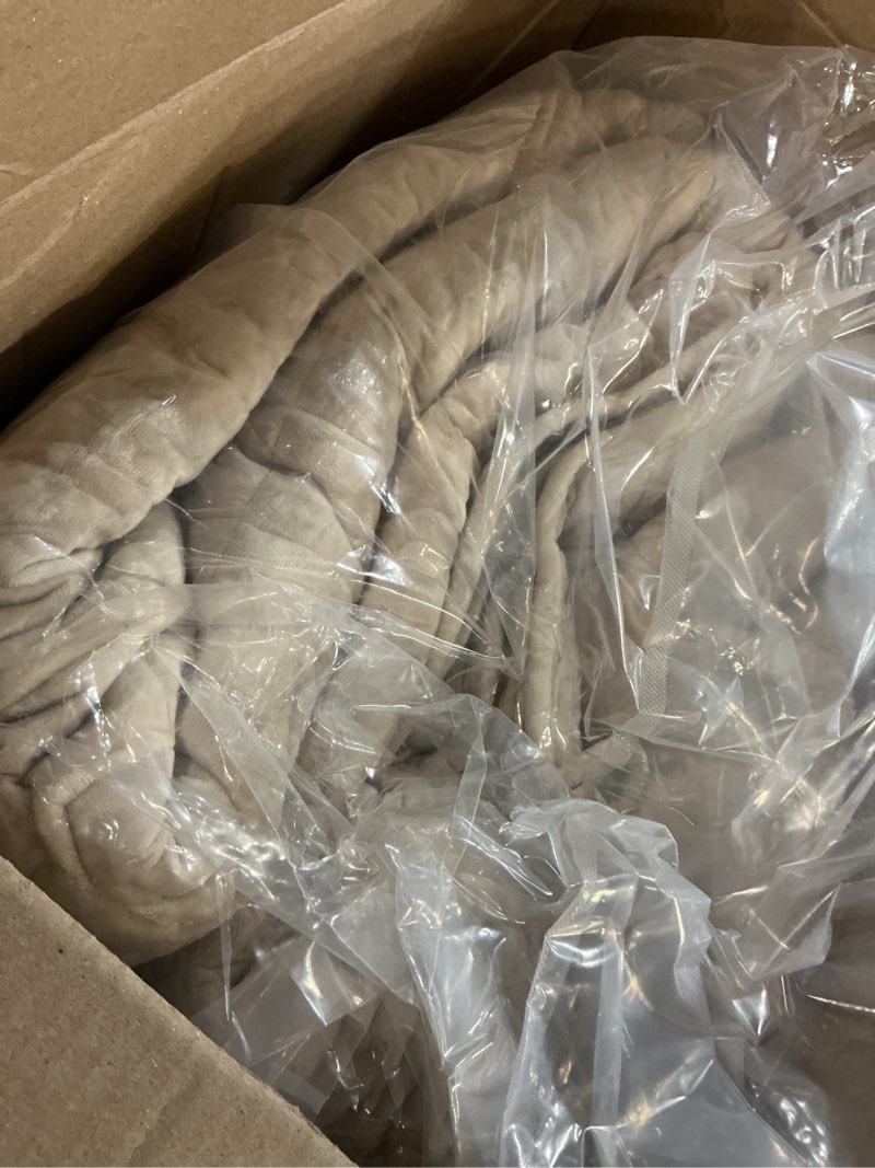 Condition photo showing Good Condition for COCOPLOCEUS Quit Set..er for All Season, Beige