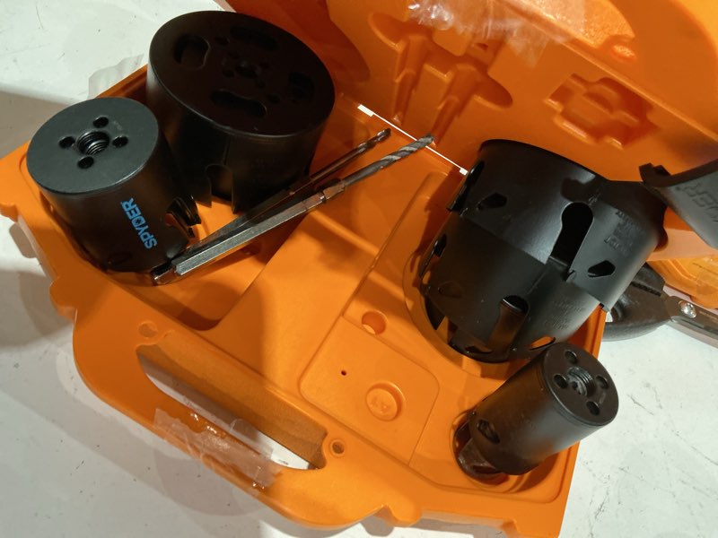 Condition photo showing Good Condition for spyder carbide-tipped arbored adjustable hole saw kit set 14 -piece with hard case