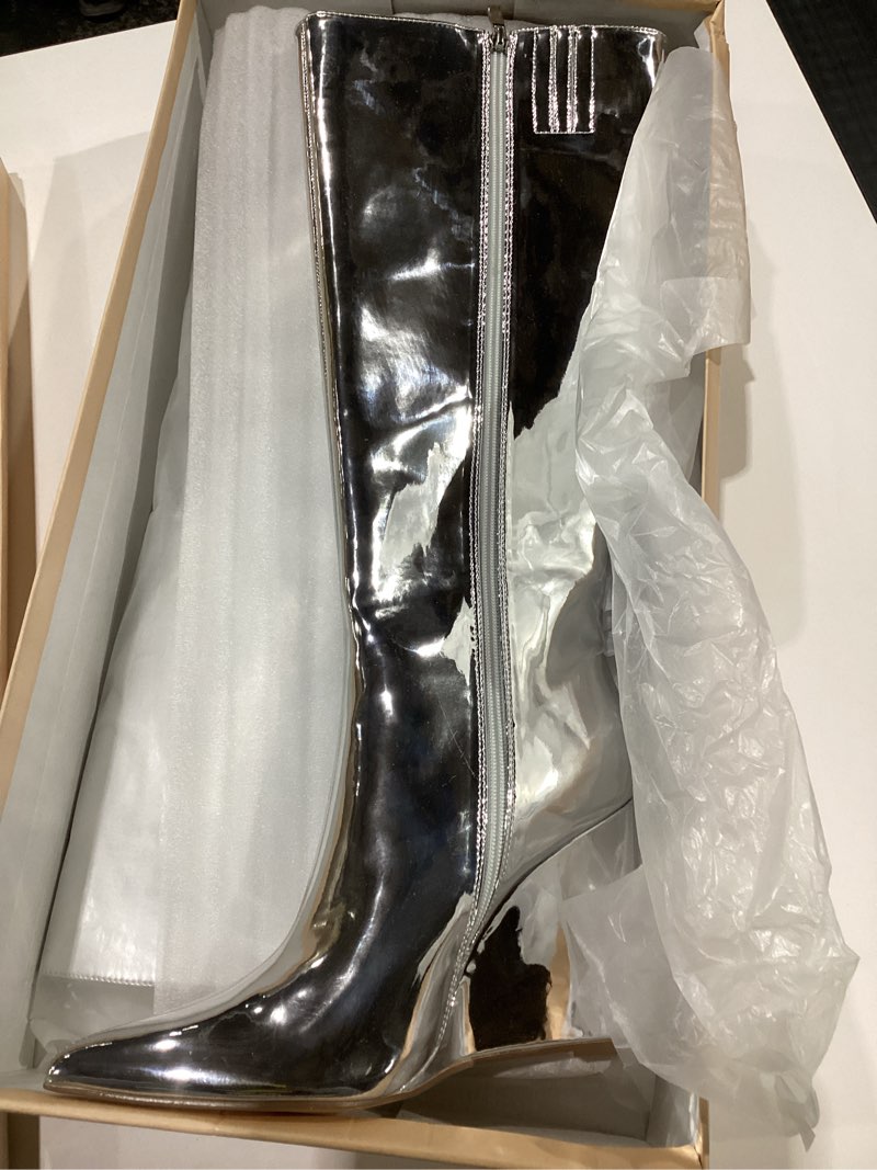 Condition photo showing New/Like New for YOKI womens Heel Boot 8.5 Silver